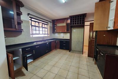 4 Bed Villa with En Suite in Lavington - 2