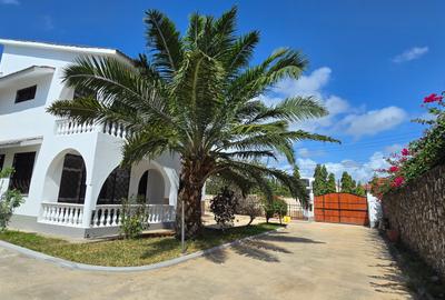 4 Bed Villa with En Suite at Serena - 2