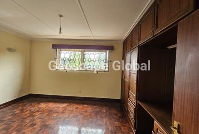 5 Bed House with En Suite in Lavington - 4