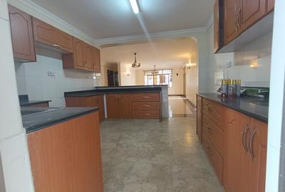 3 Bed Apartment with En Suite in Lavington - 4