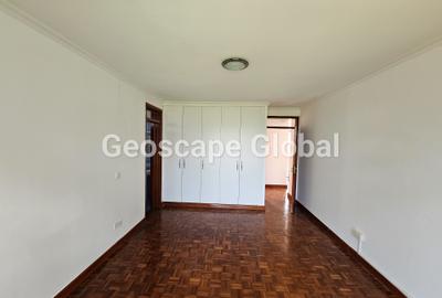 4 Bed House with En Suite in Rosslyn - 3