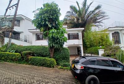 5 Bed Townhouse with En Suite at Riverside Garden - 2