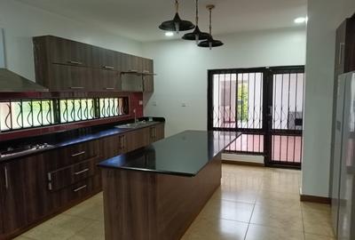 4 Bed Townhouse with En Suite at Runda - 4