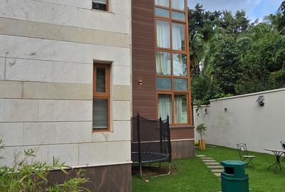 6 Bed Townhouse with En Suite at Lavington Road - 2