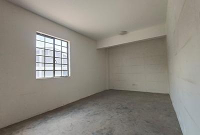 5,940 ft² Warehouse with Service Charge Included in Ruaraka - 4