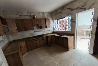 5 Bed Townhouse with En Suite in Kilimani - 4