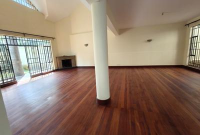 5 Bed Townhouse with En Suite in Lavington - 2