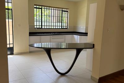 5 Bed Townhouse with En Suite in Lavington - 4