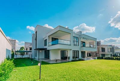 5 Bed Villa with En Suite in Runda - 4
