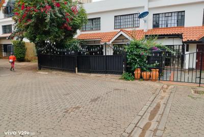 4 Bed Townhouse with En Suite at Off Brookside Grove - 4