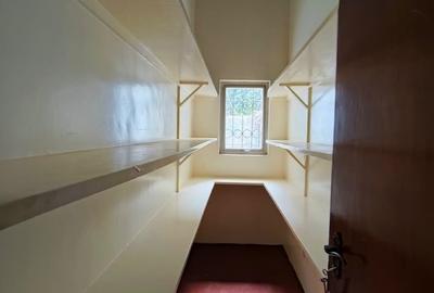 5 Bed Townhouse with En Suite in Kilimani - 4