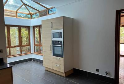 5 Bed Townhouse with En Suite in Kitisuru - 3
