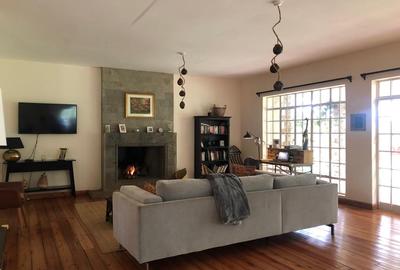 3 Bed House with En Suite in Ridgeways - 3