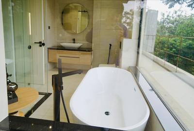 3 Bed Apartment with En Suite at 2026-397 - 2