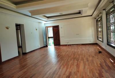 5 Bed Townhouse with Swimming Pool in Spring Valley - 4