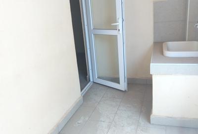 3 Bed Apartment with En Suite in Kilimani - 4