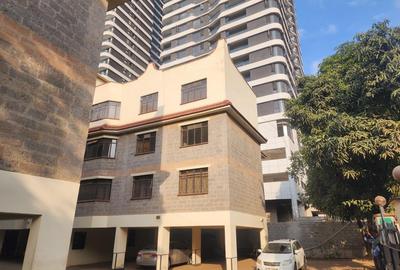 3 Bed Apartment with En Suite at Westlands Rd
