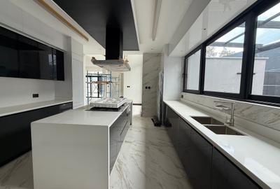 5 Bed House with En Suite in Nyari - 3