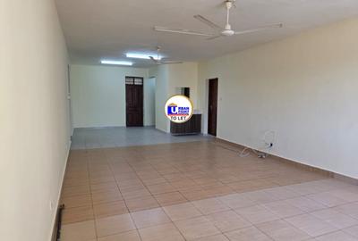 3 Bed Apartment with En Suite at Links Road - 2