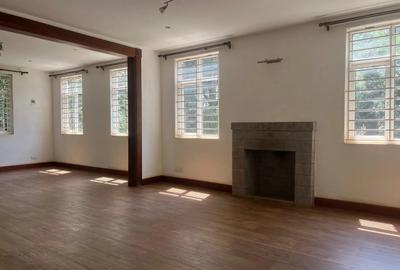 5 Bed Townhouse with En Suite in Rosslyn - 2