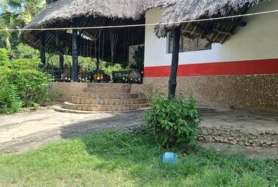 3 Bed Villa with En Suite at Beach Road - 3