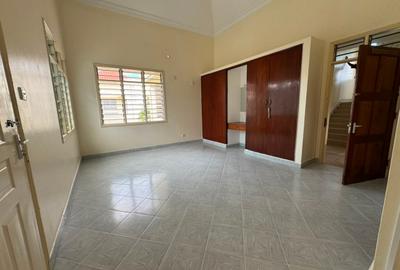 4 Bed Villa with En Suite at Beach Road - 3