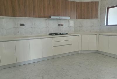 3 Bed Apartment with En Suite in Kileleshwa - 3