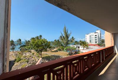 Serviced 3 Bed Apartment with En Suite at Lamera Beach - 3