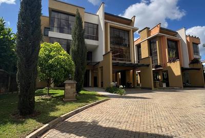 5 Bed Townhouse with En Suite at Elmolo Drive