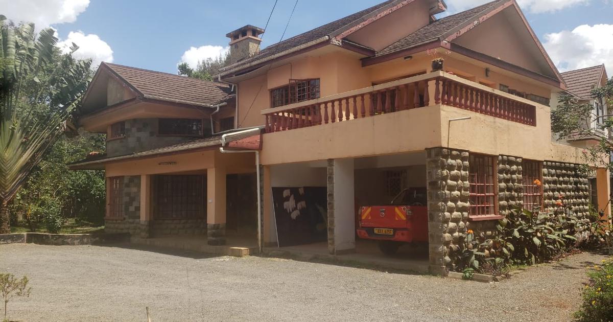 4 Bed House with En Suite in Karen Hardy