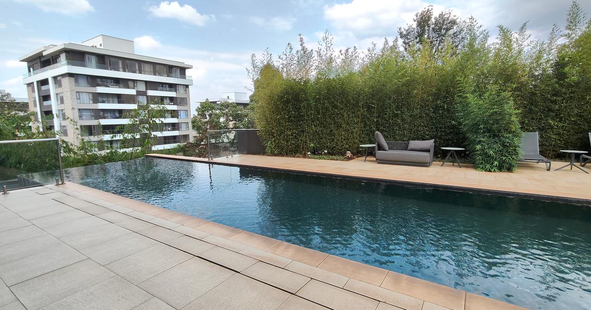 Serviced 2 Bed Apartment with En Suite at Nyari