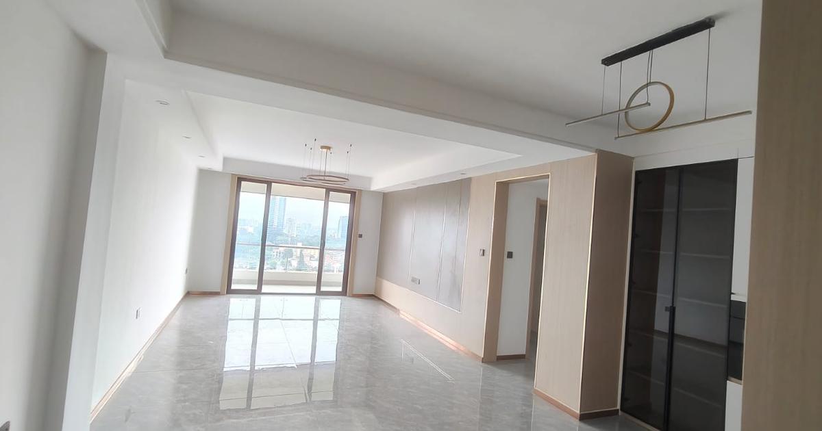 3 Bed Apartment with En Suite in Riverside