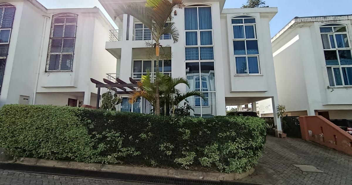 4 Bed House with En Suite in Lavington