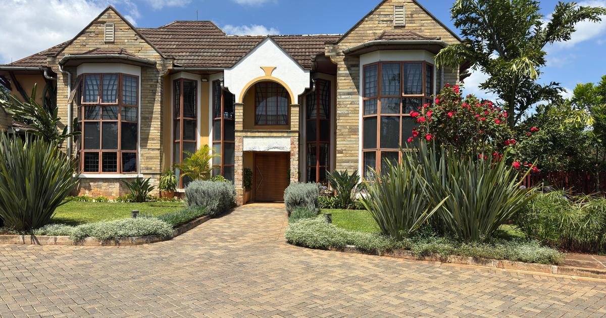 5 Bed Villa with En Suite in Runda