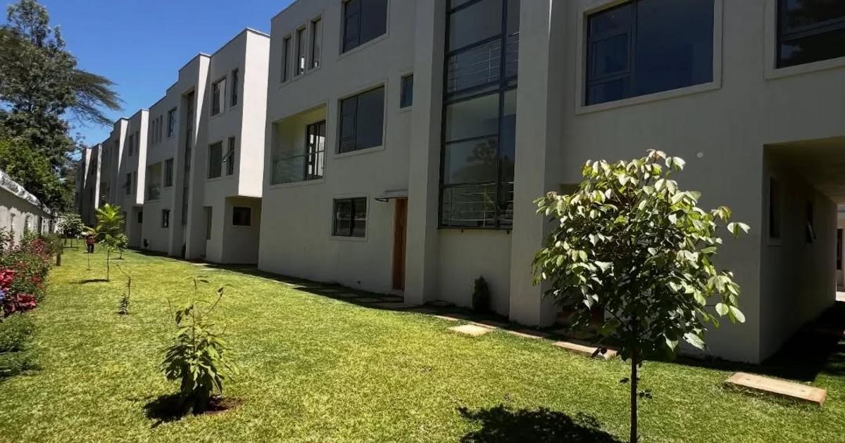 6 Bed Townhouse with En Suite at Lavington Green