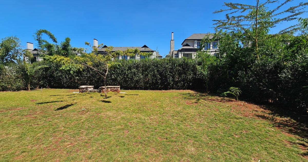 5 Bed Villa with En Suite in Runda