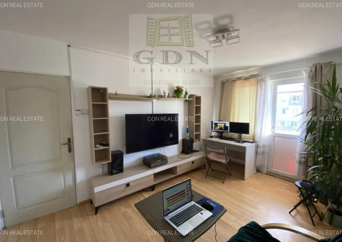 Apartament de vanzare - zona Semiluna 3 camere - 2