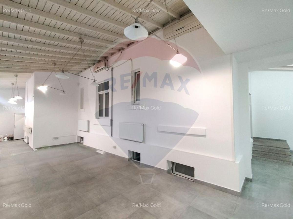 Interior view of Casa 7 bedroom in eminescu