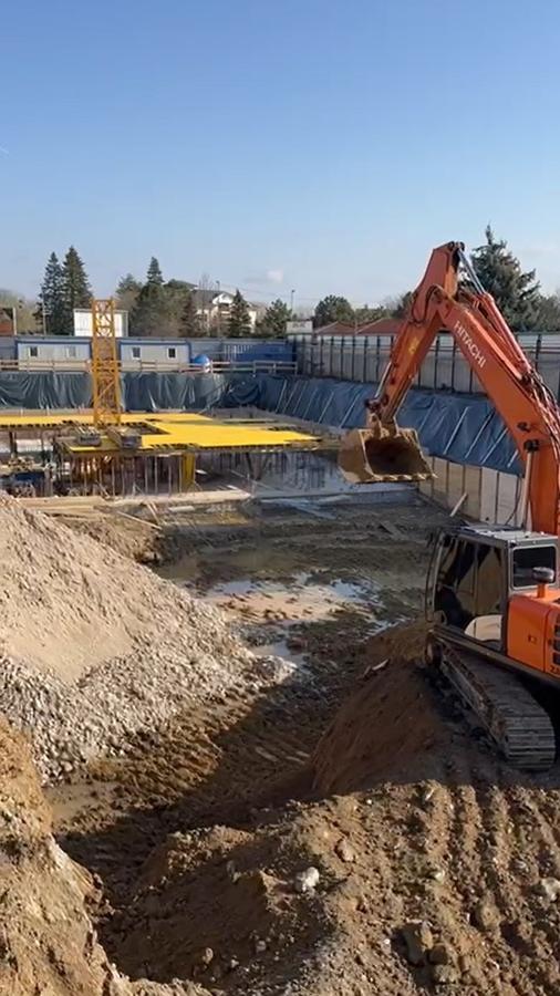 afbe4453-ad8a-4aee-8c70-5255ac6a27b8 - 1