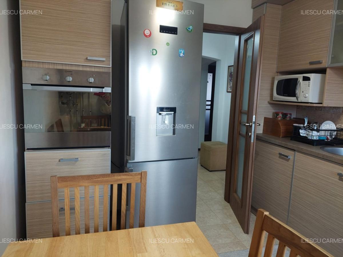 Apartament decomandat, 3camere - - 8 Apartament decomandat, 3camere - - 8