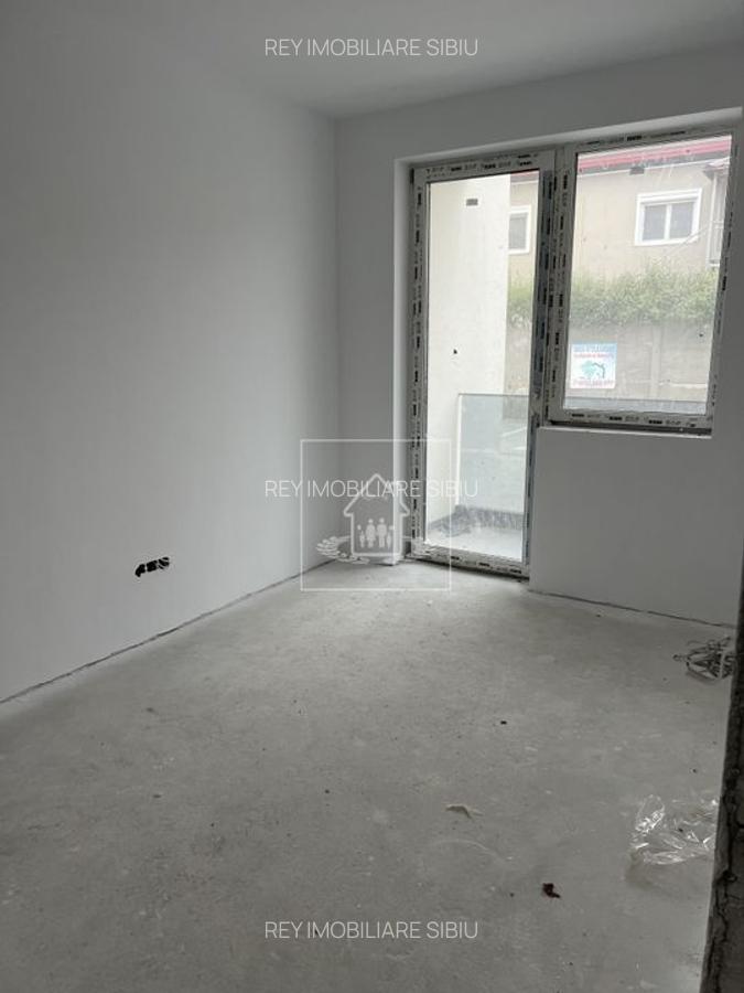 Apartament 3 camere,2 bai,2 balcoane, loc de parcare,Selimbar/Primarie - 9