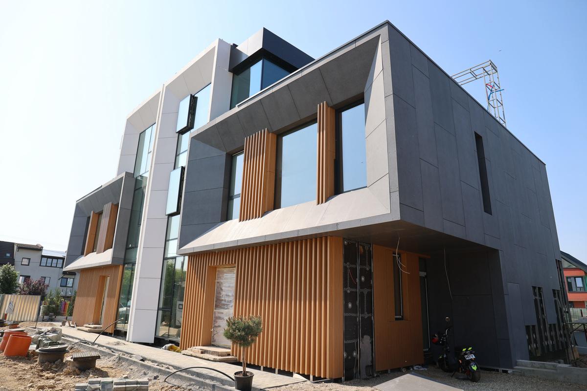 242d4e2d-60a2-496e-bf76-5982fbe153af - 5