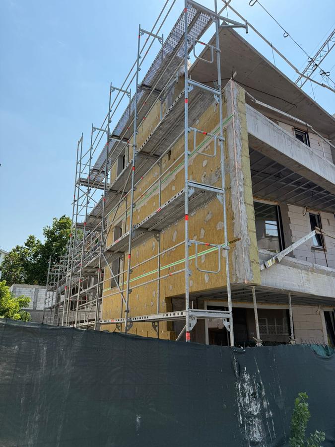 e1a8bcb0-5025-47c6-94fa-fa5b5104212d - 2