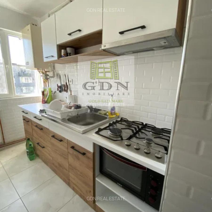 Apartament de vanzare - zona Semiluna 3 camere - 3