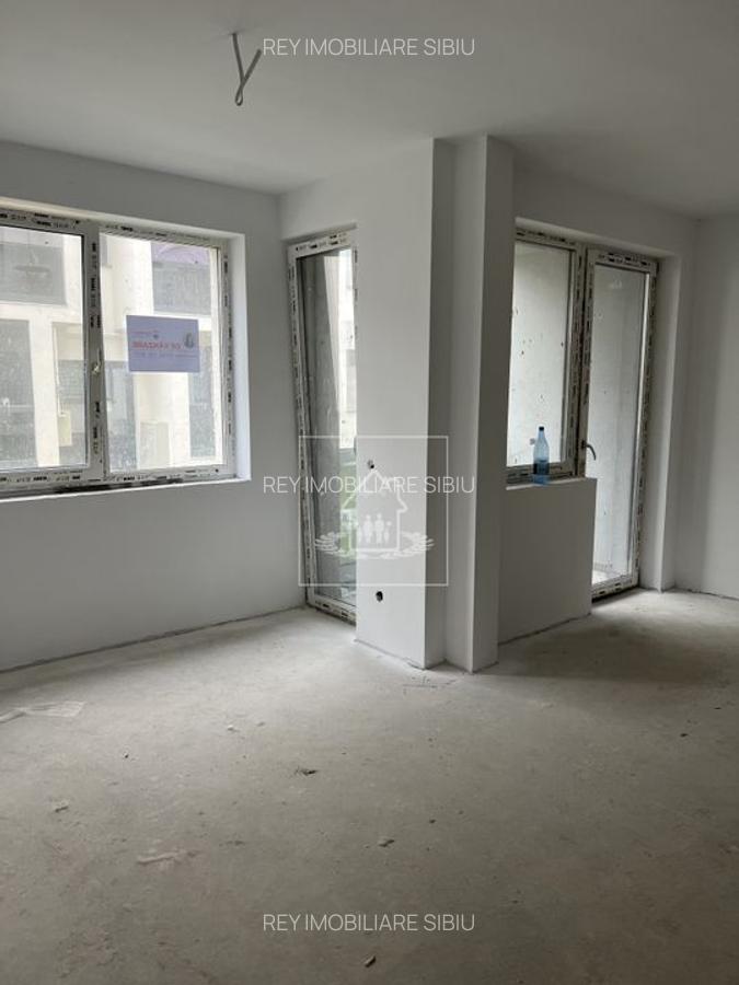 Apartament 3 camere,2 bai,2 balcoane, loc de parcare,Selimbar/Primarie - 4