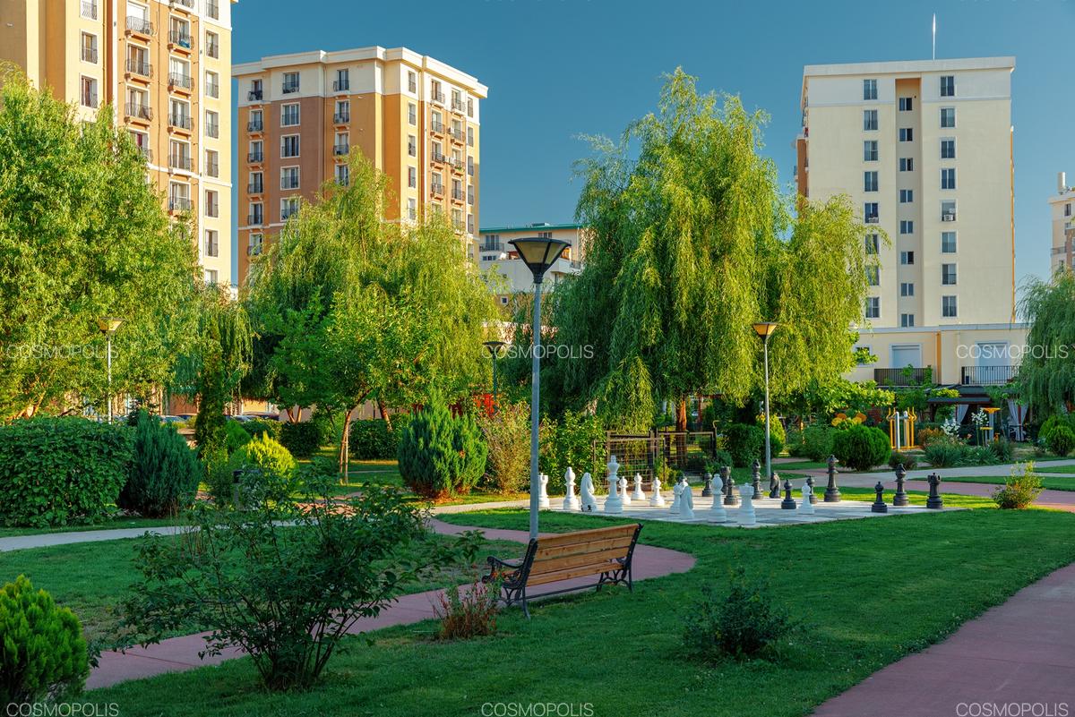 Cosmopolis, zona Nord, București - 8