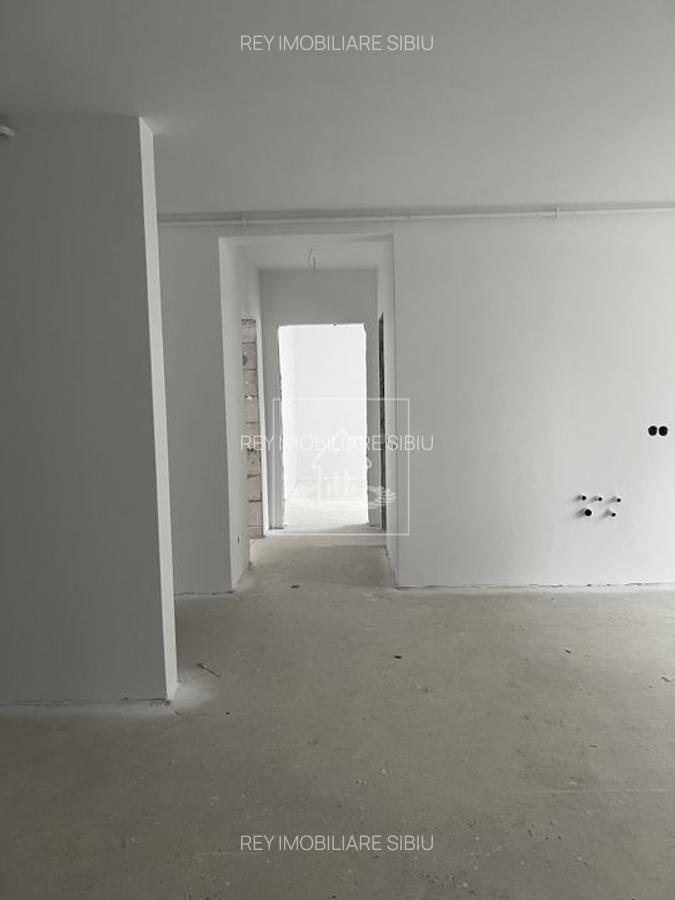 Apartament 3 camere,2 bai,2 balcoane, loc de parcare,Selimbar/Primarie - 5