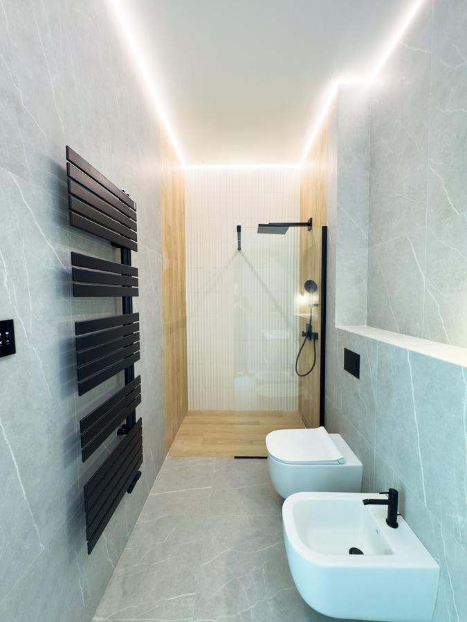 261cb68a-a501-4487-882b-cd02446f3c5b - 7