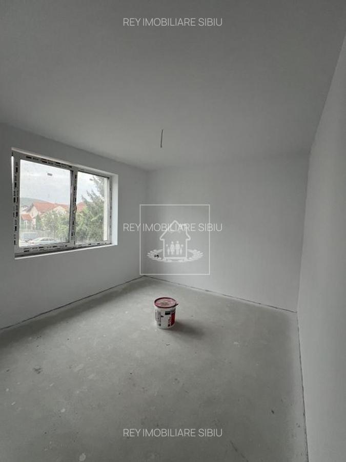 Apartament 3 camere,2 bai,2 balcoane, loc de parcare,Selimbar/Primarie - 7