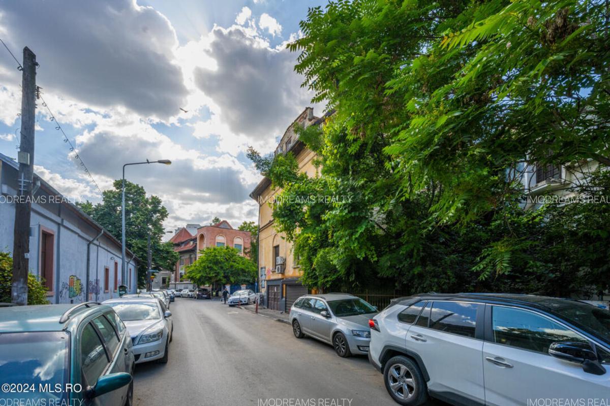 Casa deosebita aproape de Piata Romana,5 camere,168 mp total utili - 1